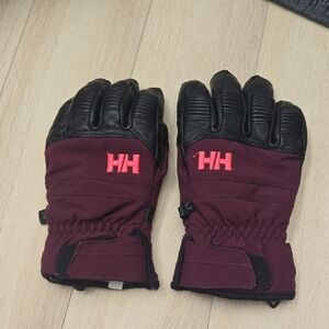 Helly Hansen Black and Burgundy Winter Gloves